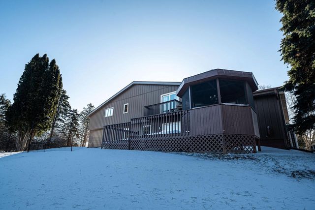 W233S6945 Millbrook CIRCLE W, Big Bend, WI 53103