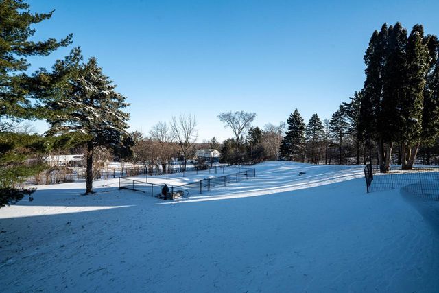 W233S6945 Millbrook CIRCLE W, Big Bend, WI 53103