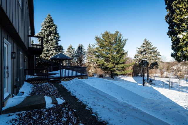 W233S6945 Millbrook CIRCLE W, Big Bend, WI 53103