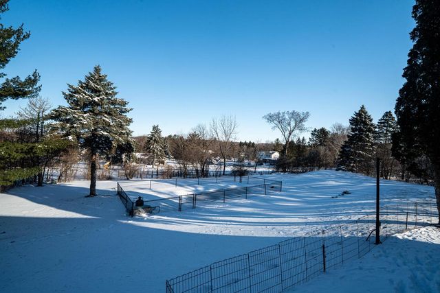 W233S6945 Millbrook CIRCLE W, Big Bend, WI 53103