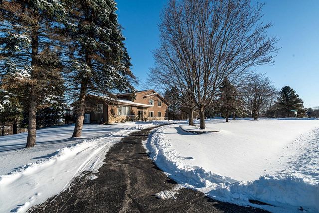 W233S6945 Millbrook CIRCLE W, Big Bend, WI 53103