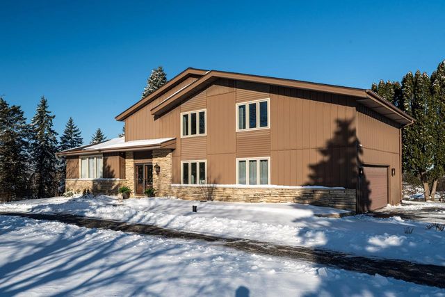 W233S6945 Millbrook CIRCLE W, Big Bend, WI 53103
