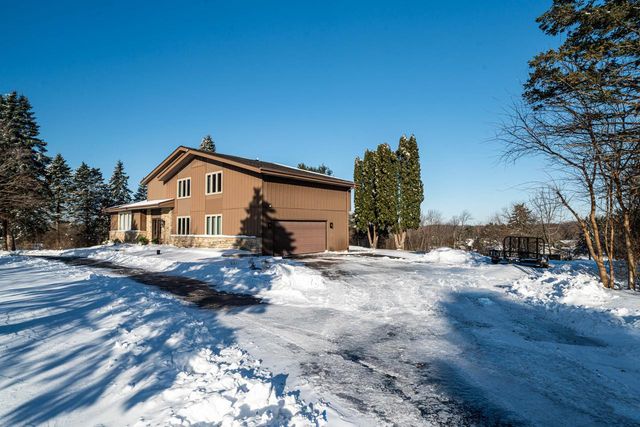W233S6945 Millbrook CIRCLE W, Big Bend, WI 53103