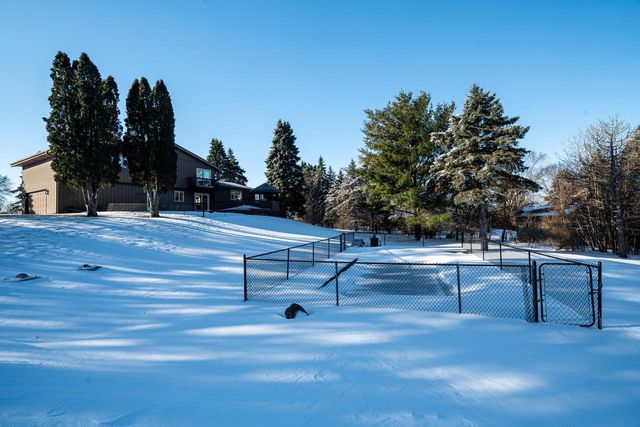 W233S6945 Millbrook CIRCLE W, Big Bend, WI 53103