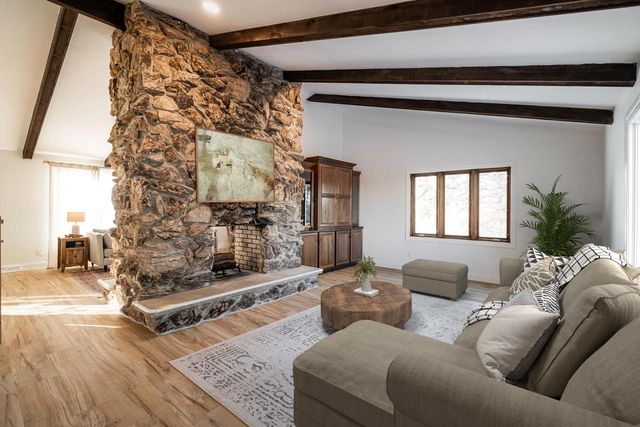 W233S6945 Millbrook CIRCLE W, Big Bend, WI 53103