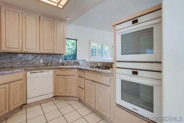 1145 La Jolla Rancho Road, La Jolla, CA 92037