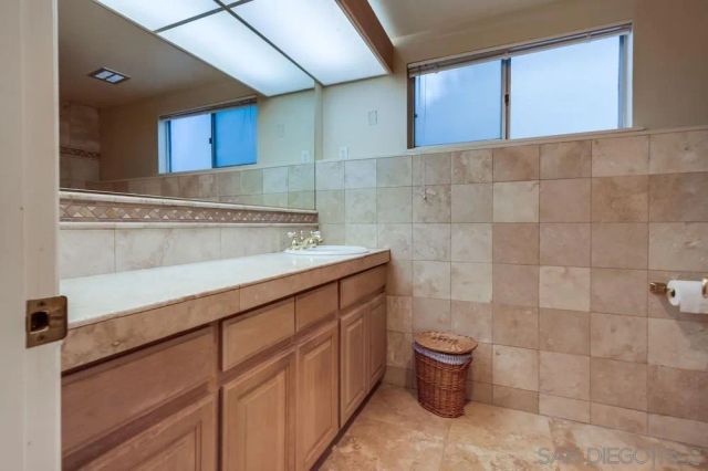 1145 La Jolla Rancho Road, La Jolla, CA 92037