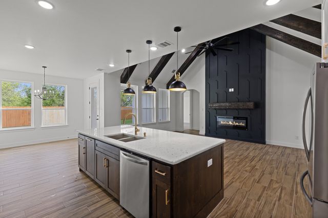 806 Barber Avenue, Cleburne, TX 76031