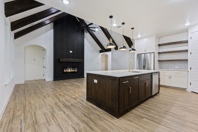 806 Barber Avenue, Cleburne, TX 76031
