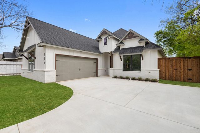 806 Barber Avenue, Cleburne, TX 76031