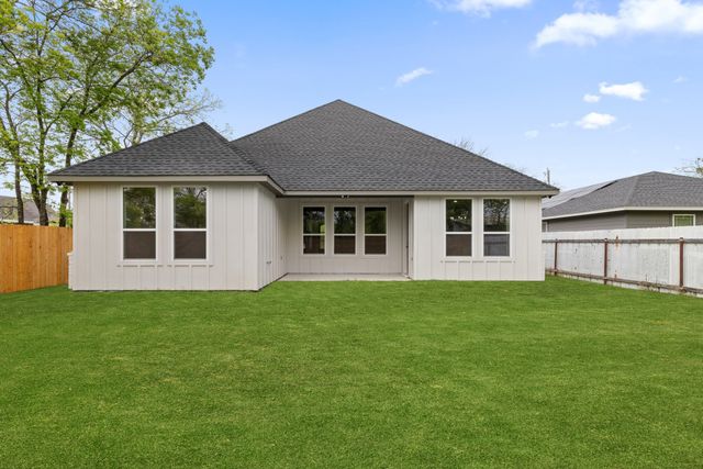 806 Barber Avenue, Cleburne, TX 76031