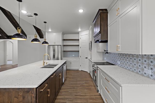 806 Barber Avenue, Cleburne, TX 76031