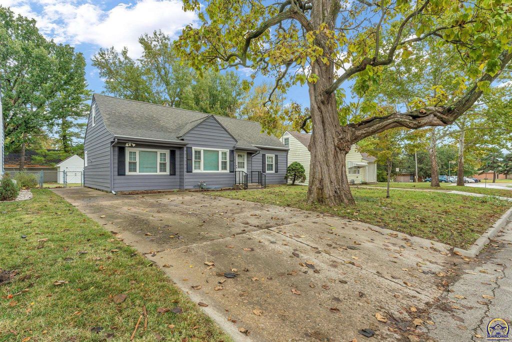 1744 SW Atwood AVE, Topeka, KS 66604