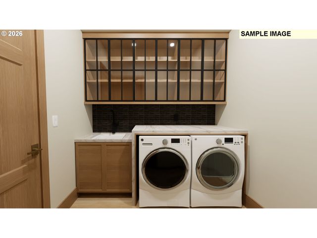 527 Sw HOFFMAN Rd, West Linn, OR 97068