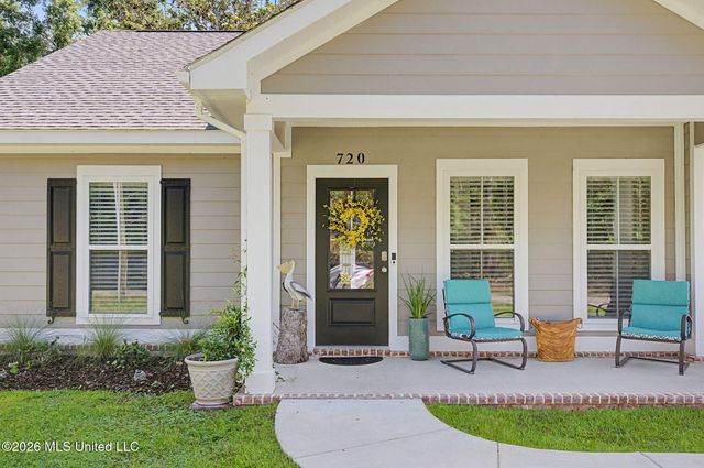 720 Plum Street, Ocean Springs, MS 39564