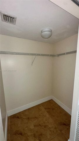41 SE 5th St 1104, Miami, FL 33131