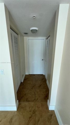 41 SE 5th St 1104, Miami, FL 33131