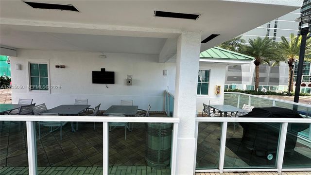 41 SE 5th St 1104, Miami, FL 33131