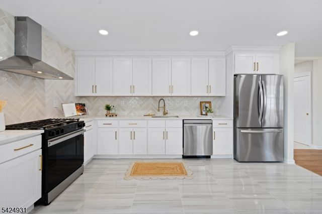 22 Hillcrest Rd, Hillsborough Twp., NJ 08844