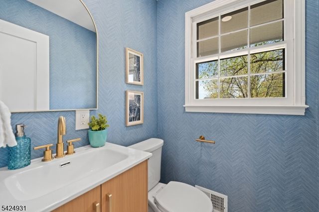 22 Hillcrest Rd, Hillsborough Twp., NJ 08844