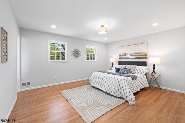 22 Hillcrest Rd, Hillsborough Twp., NJ 08844