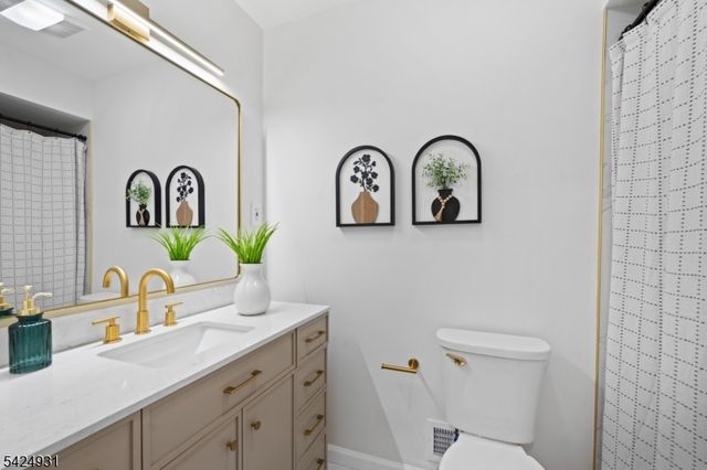 22 Hillcrest Rd, Hillsborough Twp., NJ 08844