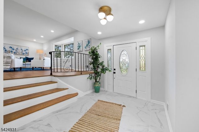 22 Hillcrest Rd, Hillsborough Twp., NJ 08844