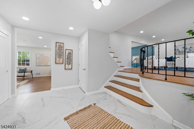 22 Hillcrest Rd, Hillsborough Twp., NJ 08844