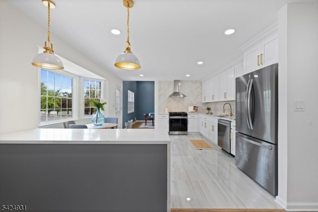 22 Hillcrest Rd, Hillsborough Twp., NJ 08844