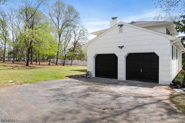 22 Hillcrest Rd, Hillsborough Twp., NJ 08844