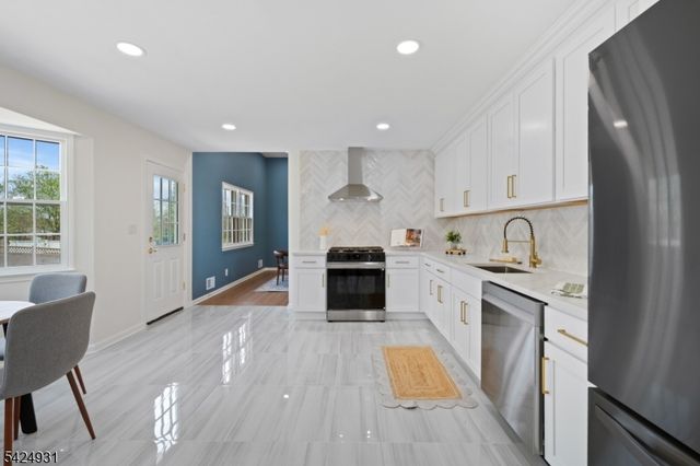 22 Hillcrest Rd, Hillsborough Twp., NJ 08844