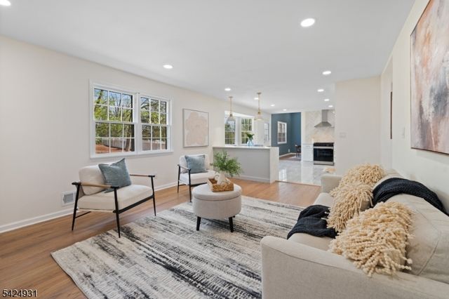 22 Hillcrest Rd, Hillsborough Twp., NJ 08844