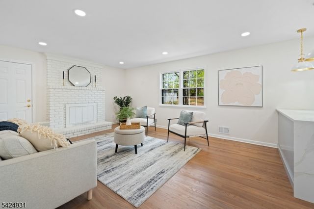 22 Hillcrest Rd, Hillsborough Twp., NJ 08844