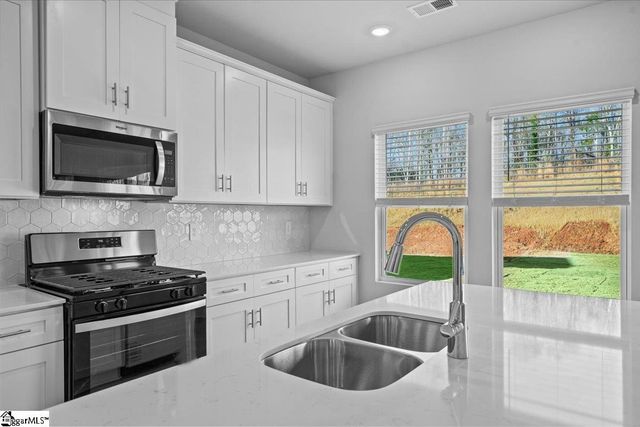 584 Cozy Bluff Road, Spartanburg, SC 29301