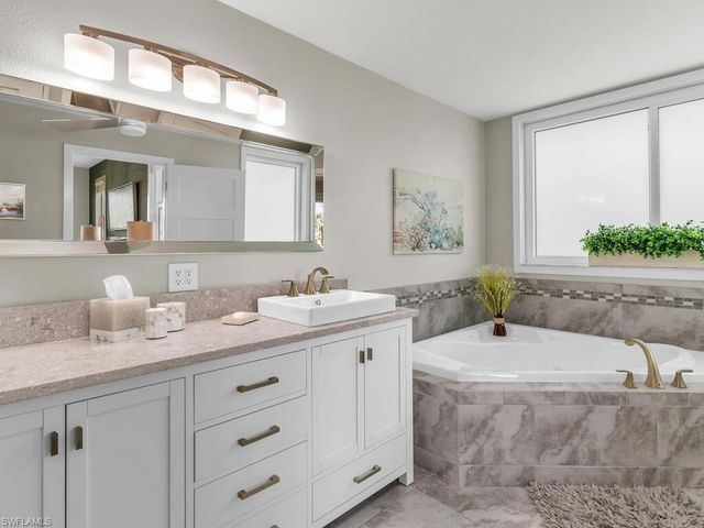 111 Newport Cay, Naples, FL 34114