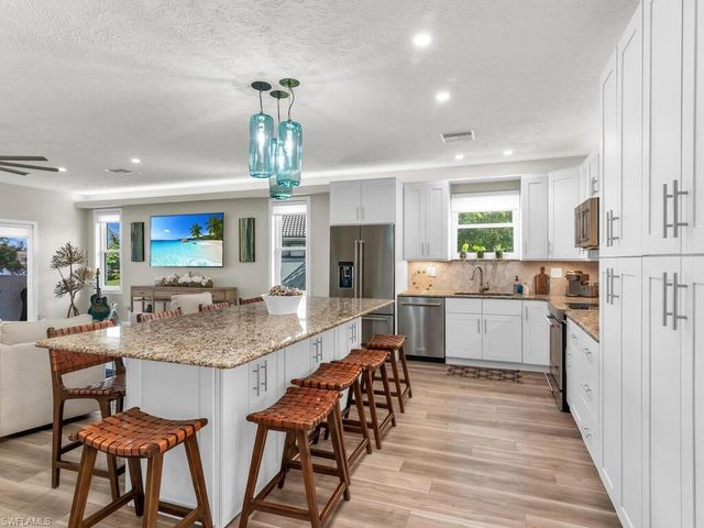 111 Newport Cay, Naples, FL 34114