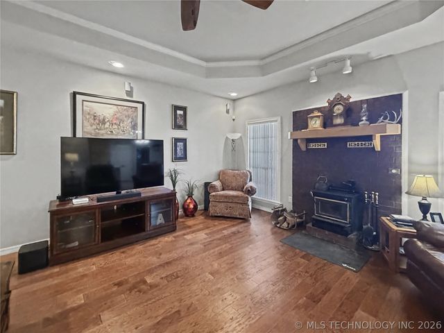 29877 S Qualls Road, Park Hill, OK 74451