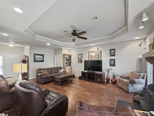 29877 S Qualls Road, Park Hill, OK 74451