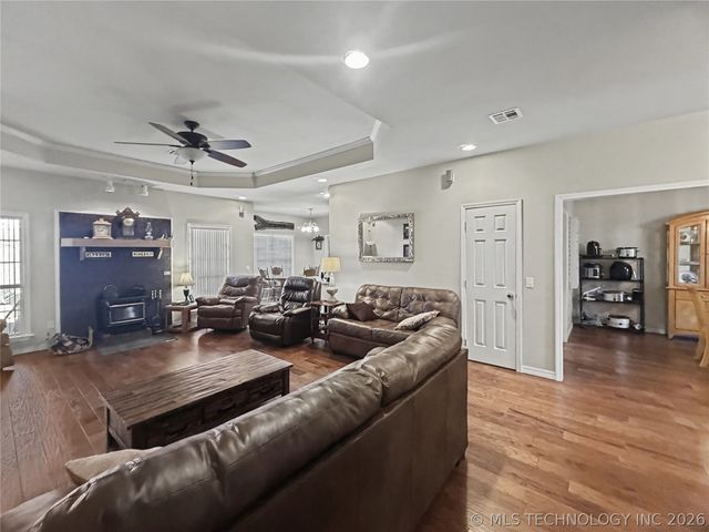 29877 S Qualls Road, Park Hill, OK 74451