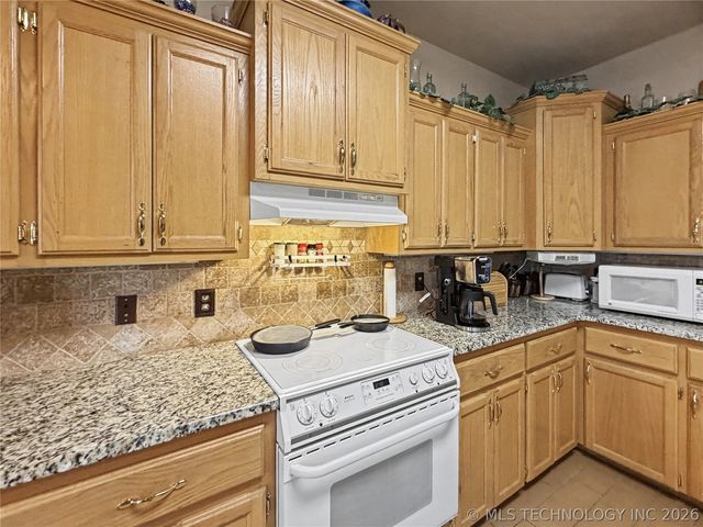 29877 S Qualls Road, Park Hill, OK 74451