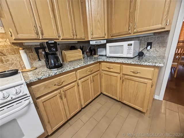 29877 S Qualls Road, Park Hill, OK 74451