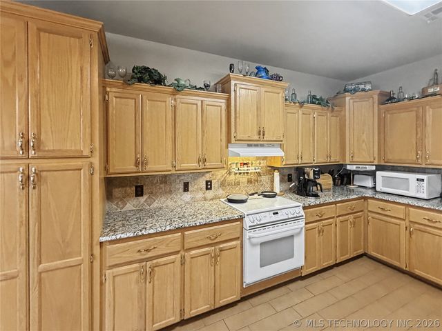 29877 S Qualls Road, Park Hill, OK 74451