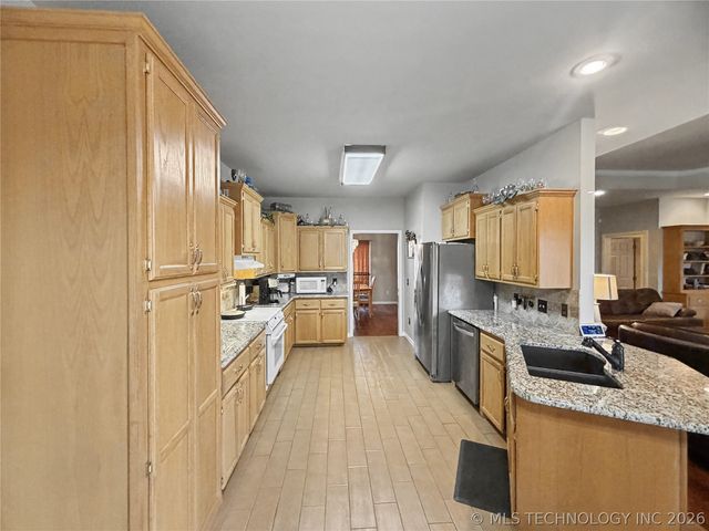 29877 S Qualls Road, Park Hill, OK 74451