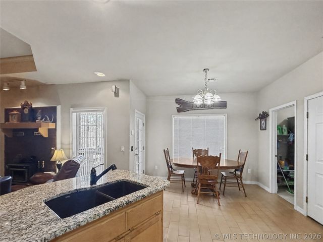 29877 S Qualls Road, Park Hill, OK 74451