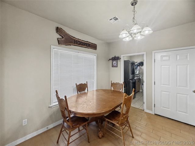 29877 S Qualls Road, Park Hill, OK 74451