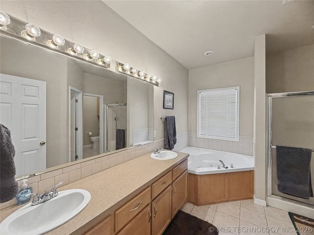 29877 S Qualls Road, Park Hill, OK 74451