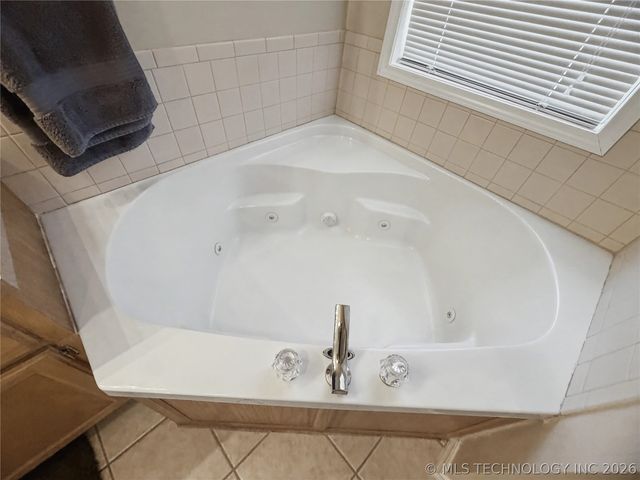 29877 S Qualls Road, Park Hill, OK 74451