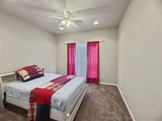 29877 S Qualls Road, Park Hill, OK 74451