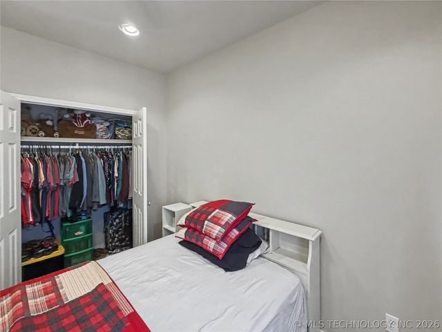 29877 S Qualls Road, Park Hill, OK 74451