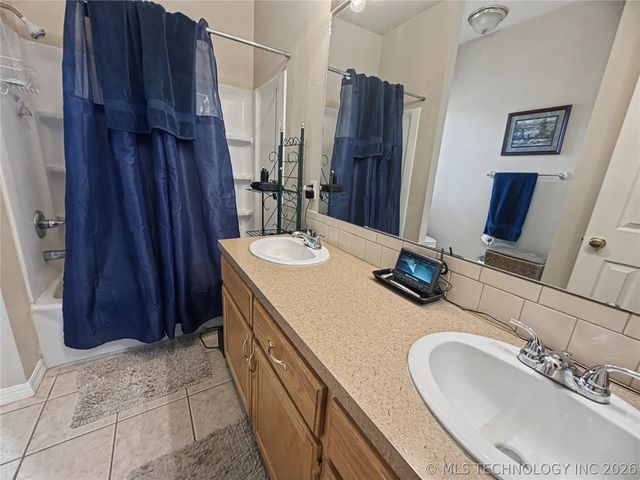 29877 S Qualls Road, Park Hill, OK 74451